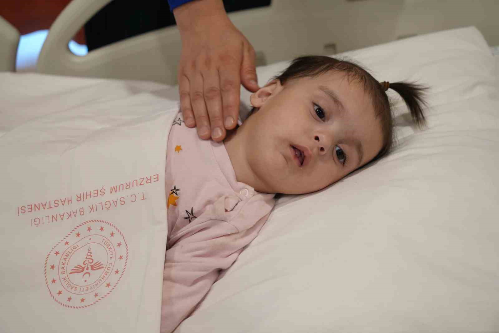 Erzurum Şehir Hastanesi’nde bir ilk: Kumsal bebek şifa buldu
