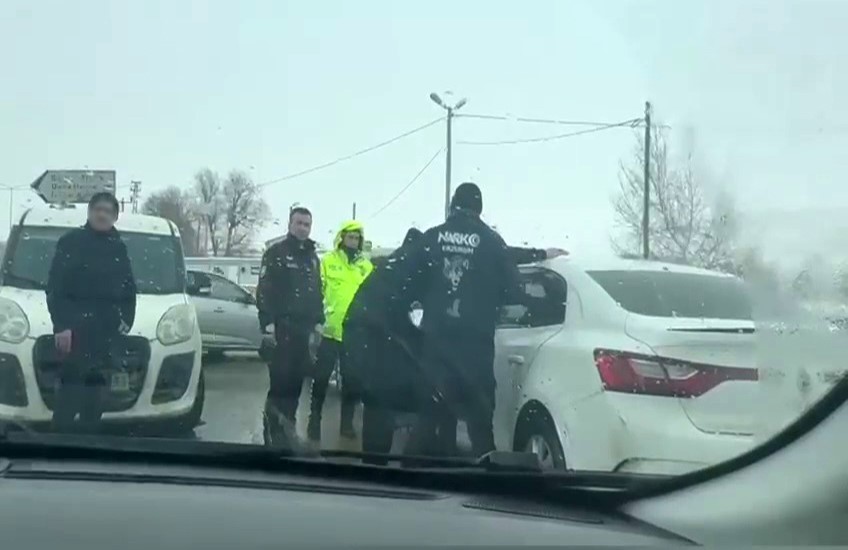 Erzurum’da 23 kilo skunk ve 11 kilo metamfetamin ele geçirildi
