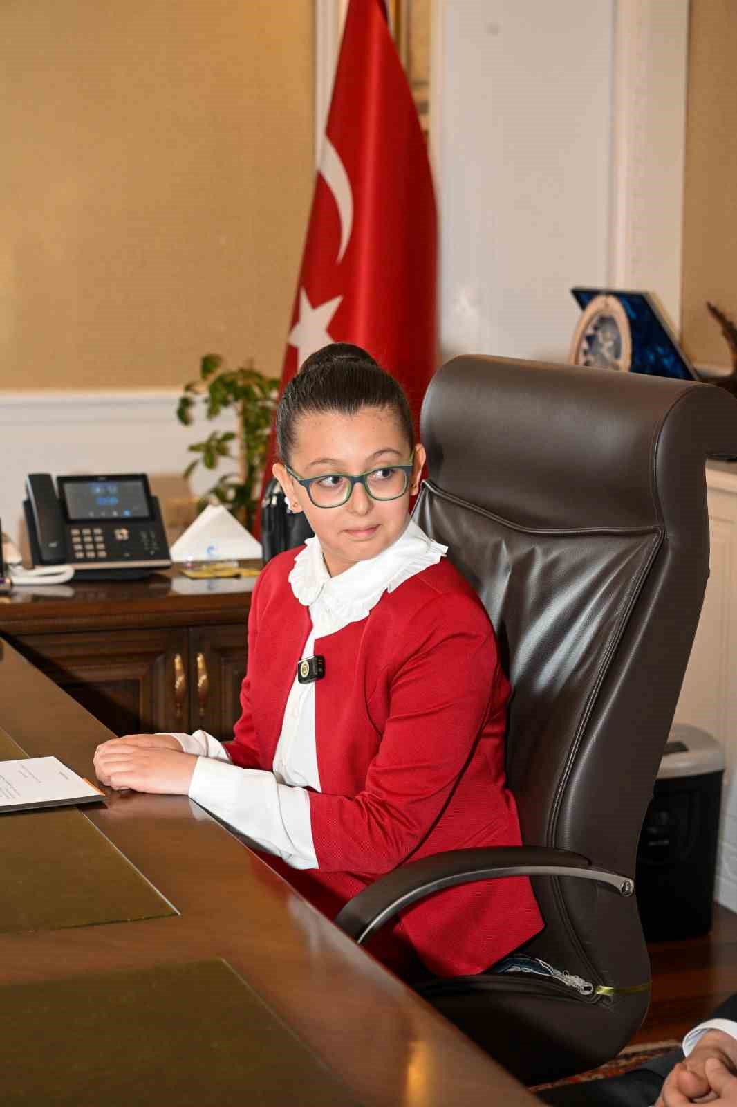 Erzurum’da 23 Nisan’da anlamlı devir teslim
