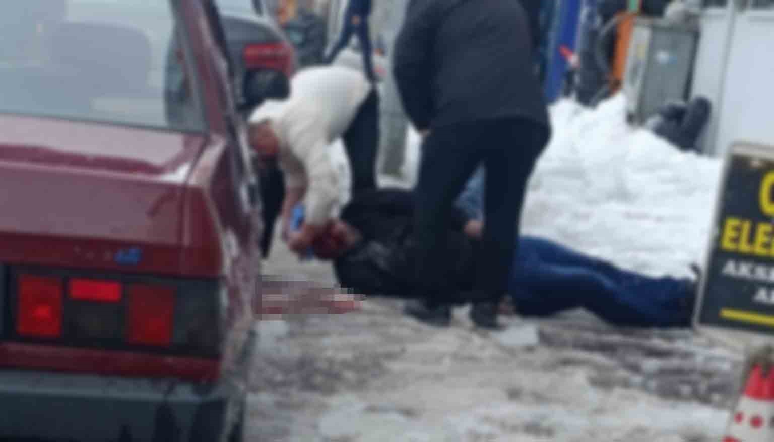 Erzurum’da çatıdan düşen kar ve buz kütleleri tehlike saçıyor
