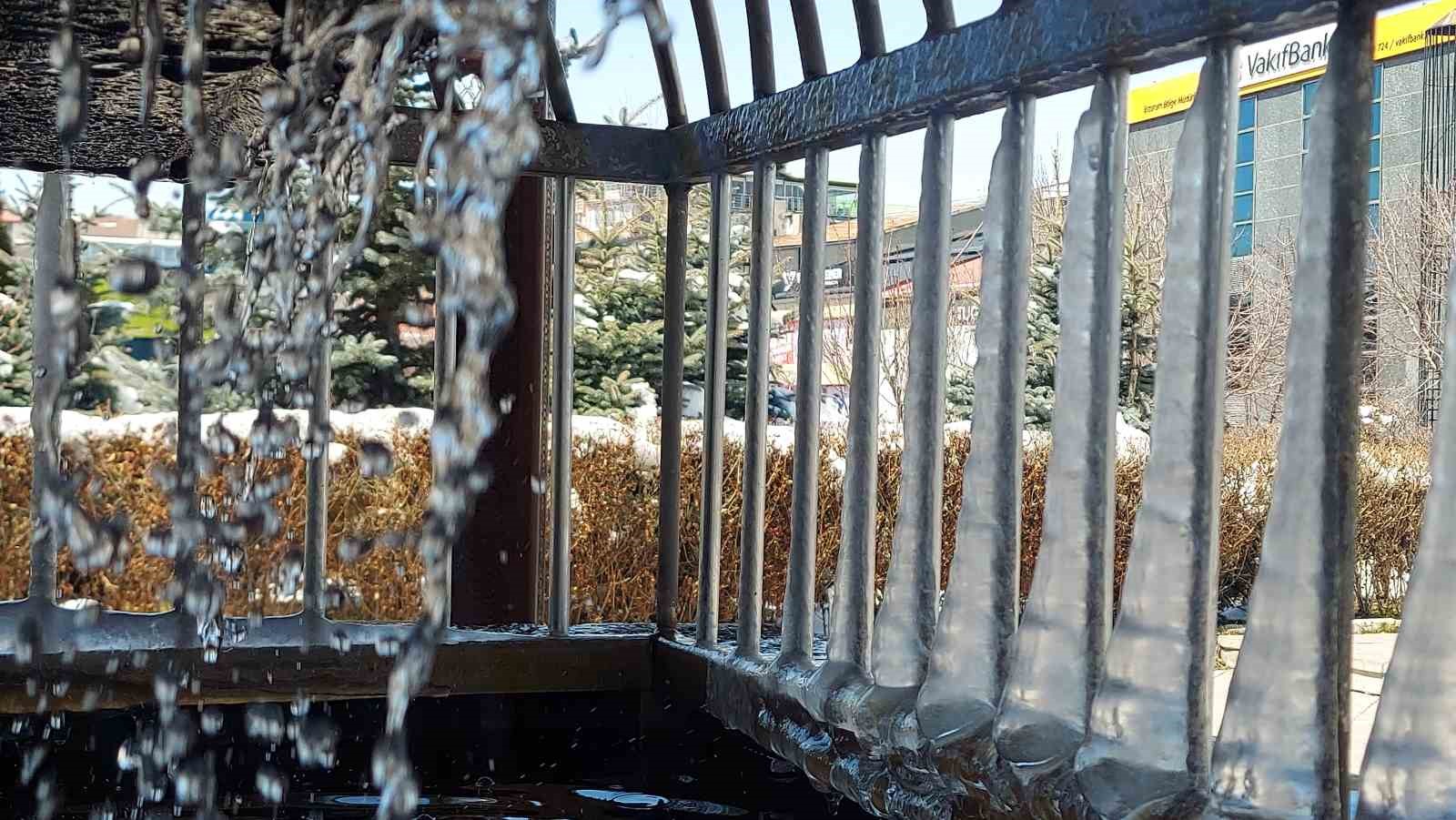 Erzurum’da "dört mevsim" bir arada: Bir yanda kar esareti, bir yanda Palandöken’de kayak, bir yanda parklarda bahar keyfi, bir yanda buz tutan şadırvanlar
