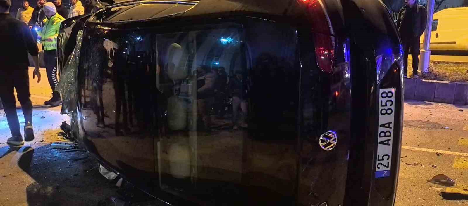 Erzurum’da feci kaza: Kavşak adeta savaş alanına döndü
