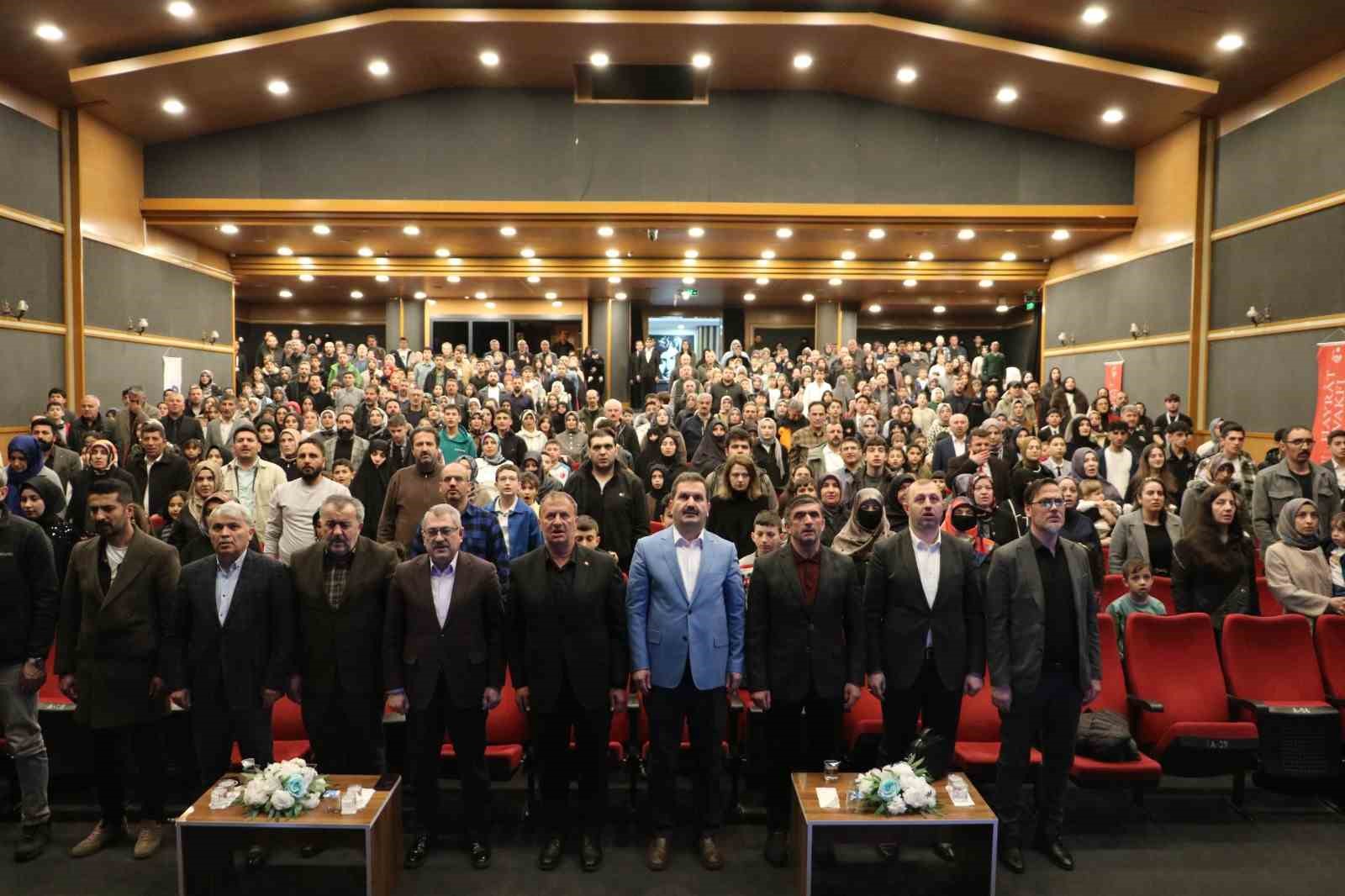 Erzurum’da gençler kitapla buluştu, ödüller sahiplerini buldu
Erzurum’da gençler kitapla buluştu, ödüller sahiplerini buldu