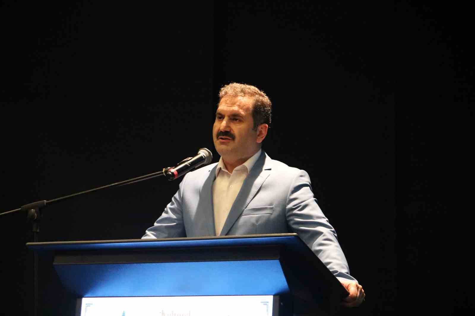 Erzurum’da gençler kitapla buluştu, ödüller sahiplerini buldu
Erzurum’da gençler kitapla buluştu, ödüller sahiplerini buldu