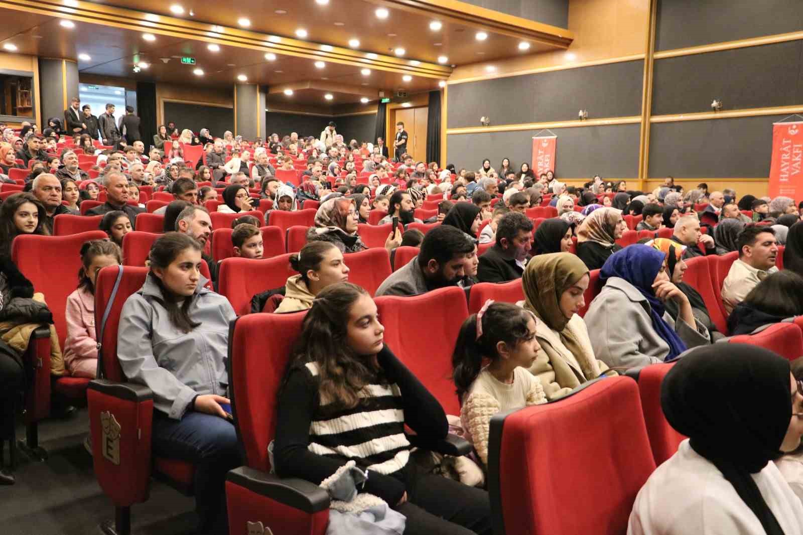 Erzurum’da gençler kitapla buluştu, ödüller sahiplerini buldu
Erzurum’da gençler kitapla buluştu, ödüller sahiplerini buldu