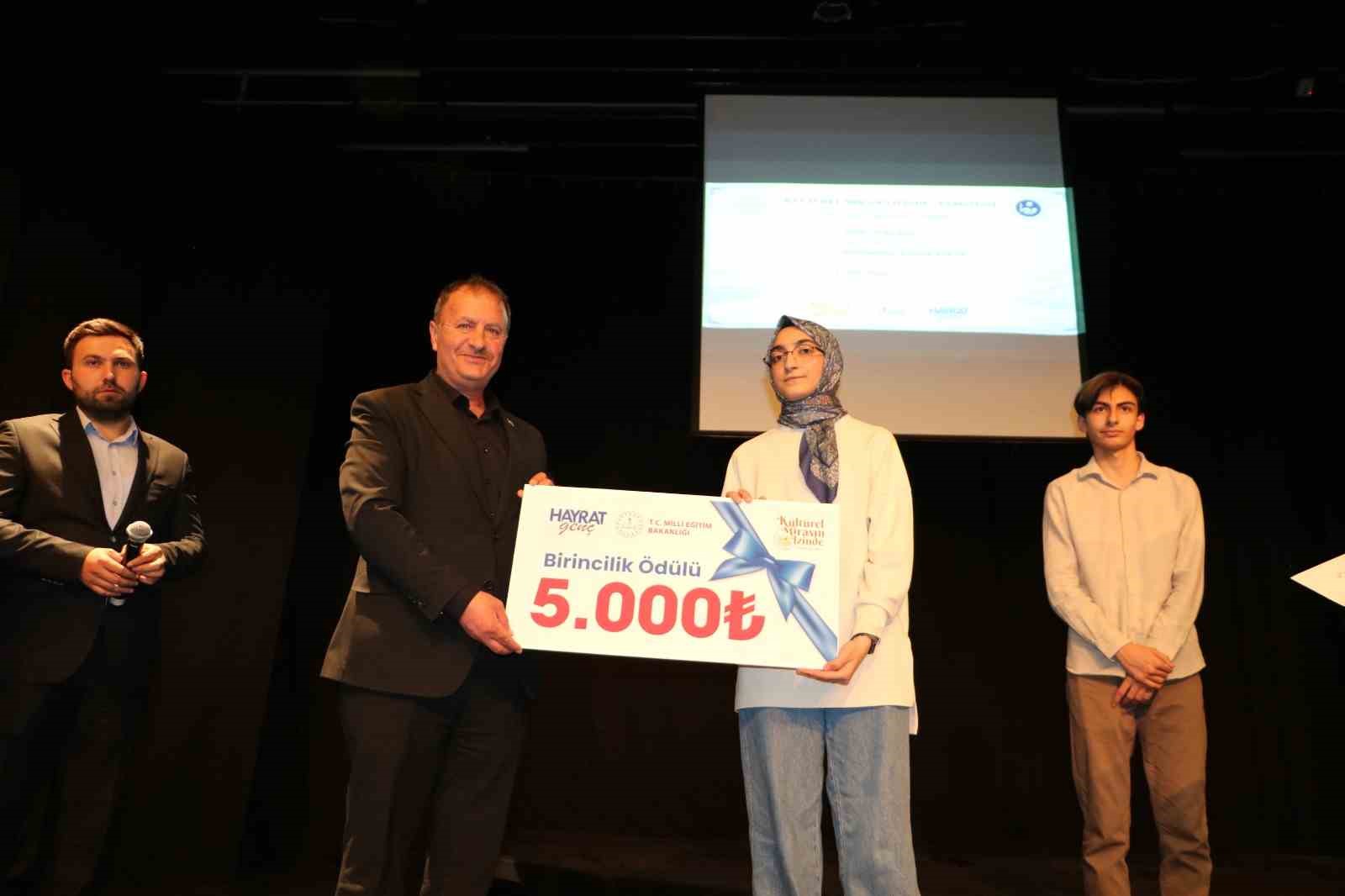 Erzurum’da gençler kitapla buluştu, ödüller sahiplerini buldu
Erzurum’da gençler kitapla buluştu, ödüller sahiplerini buldu