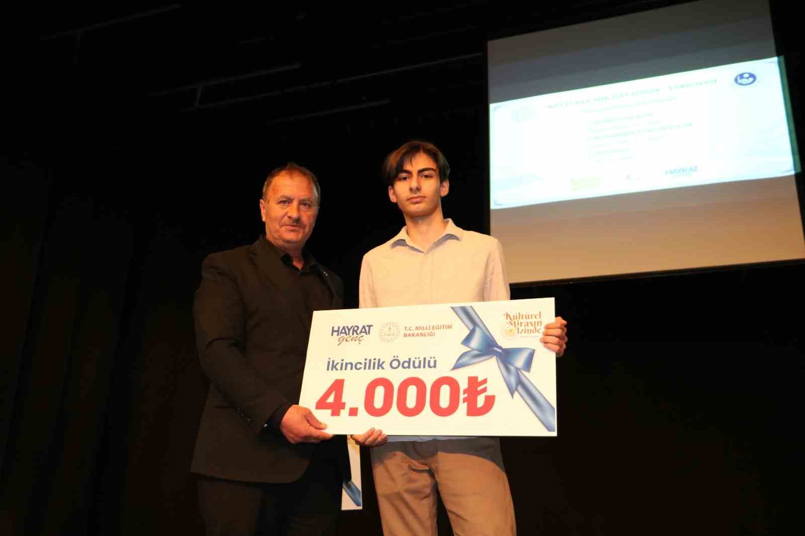 Erzurum’da gençler kitapla buluştu, ödüller sahiplerini buldu
Erzurum’da gençler kitapla buluştu, ödüller sahiplerini buldu