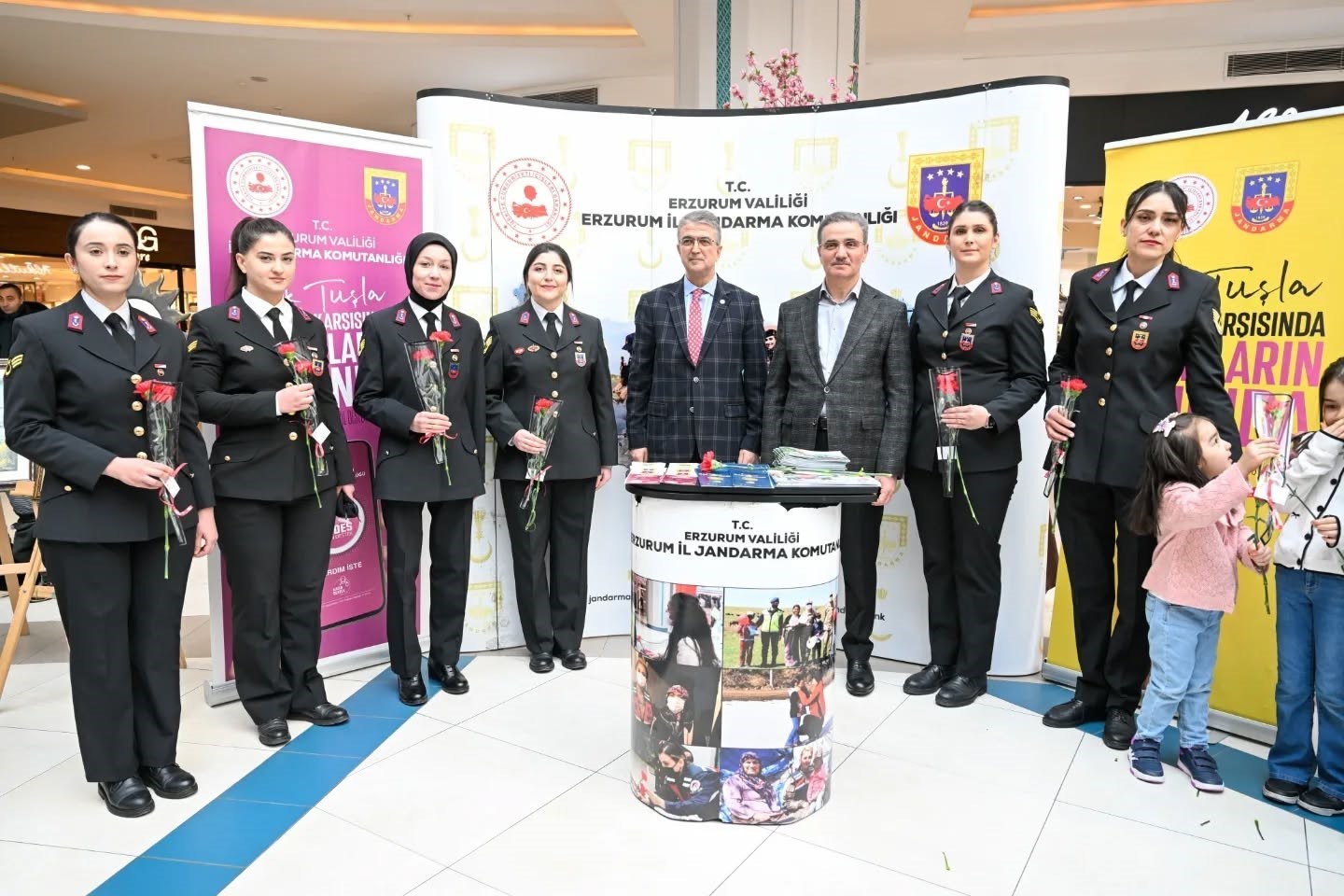 Erzurum’da kadın temalı farkındalık sergisi
