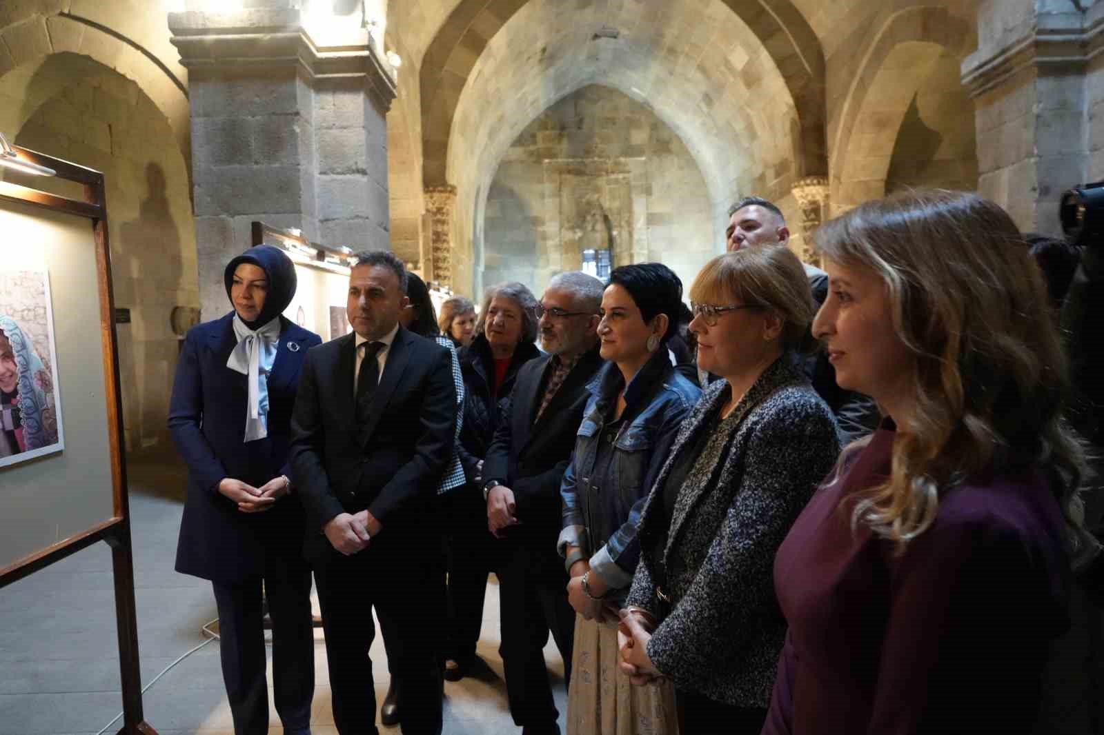 Erzurum’da kadının sessiz anlatısı oyanın dilinde buluştu
