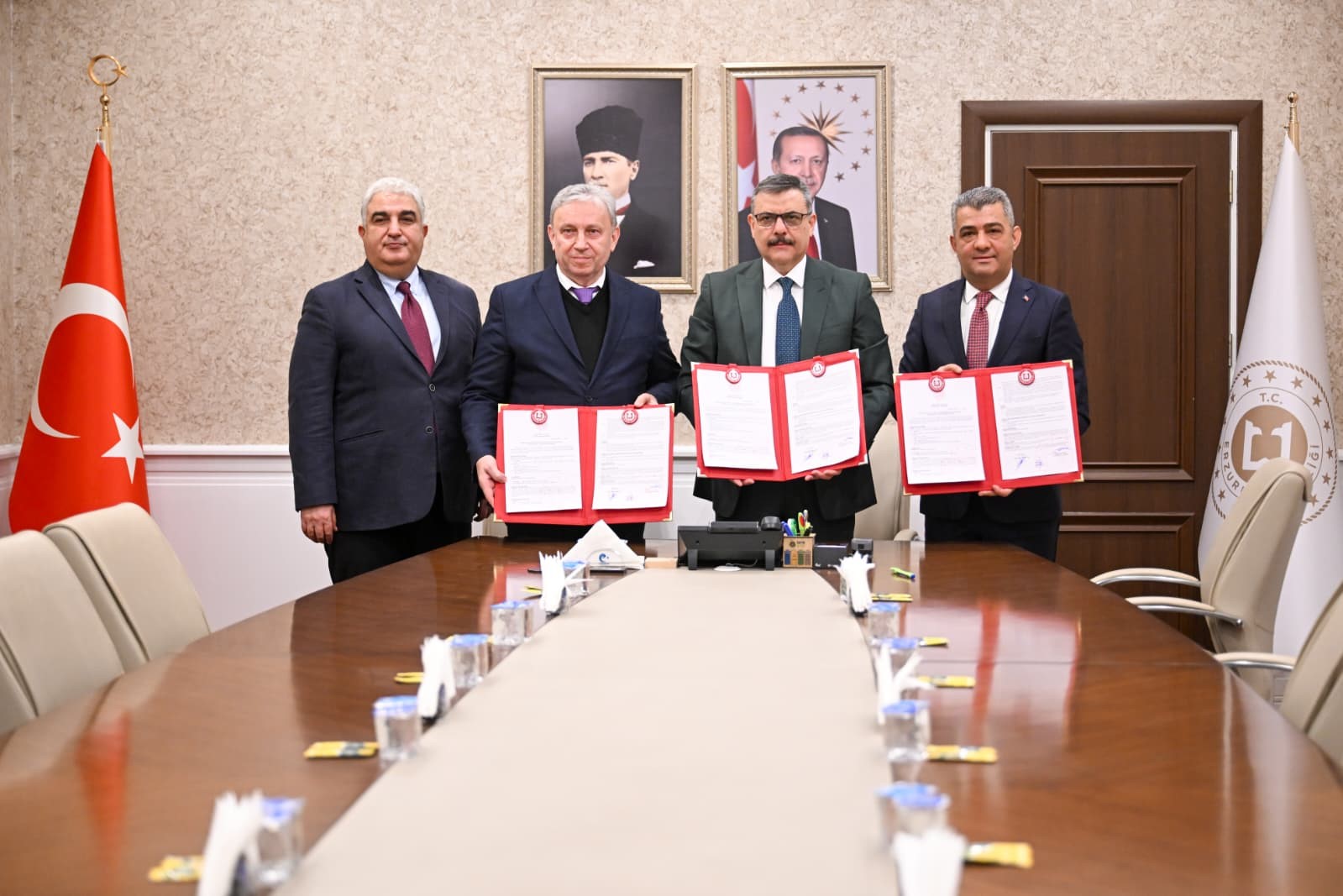 Erzurum’da kapalı spor salonu için imzalar atıldı
