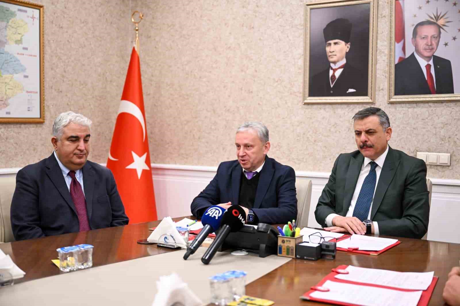 Erzurum’da kapalı spor salonu için imzalar atıldı
