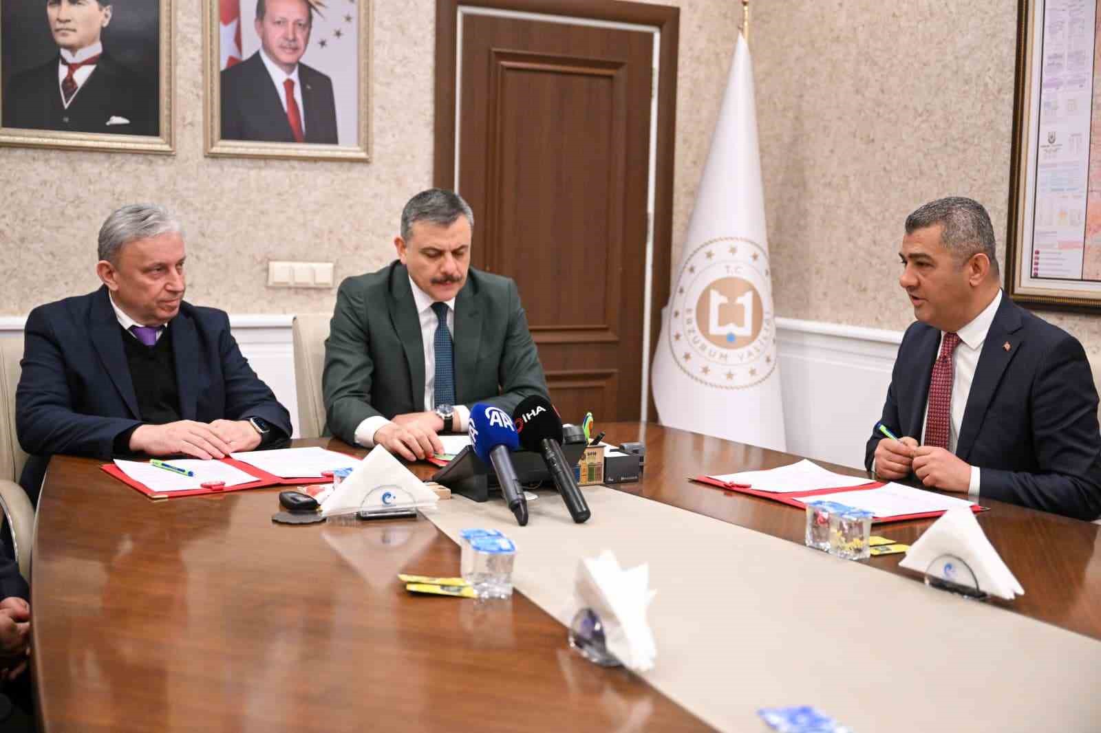 Erzurum’da kapalı spor salonu için imzalar atıldı
