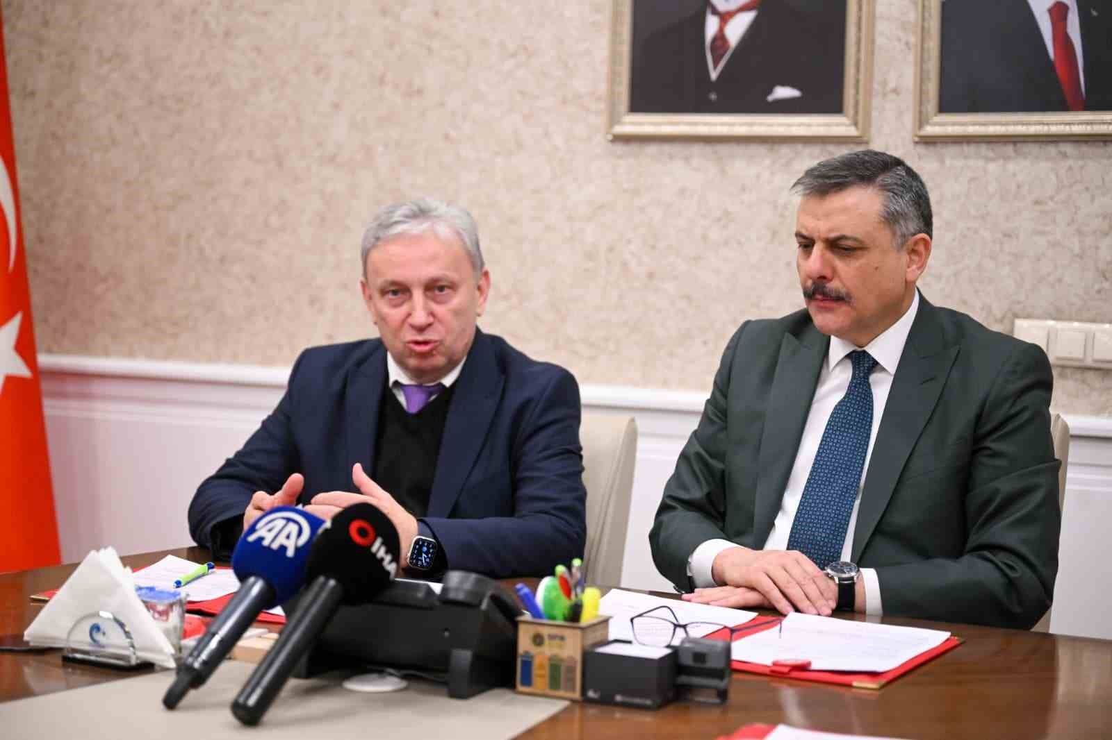 Erzurum’da kapalı spor salonu için imzalar atıldı
