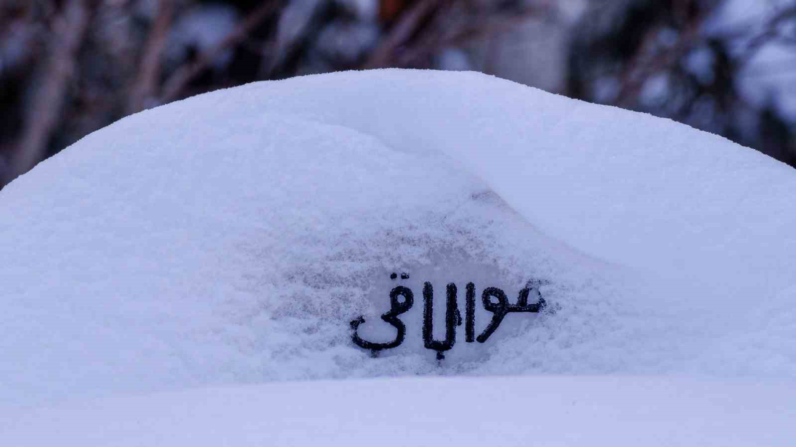 Erzurum’da kar yağışı durdu, çilesi devam ediyor
