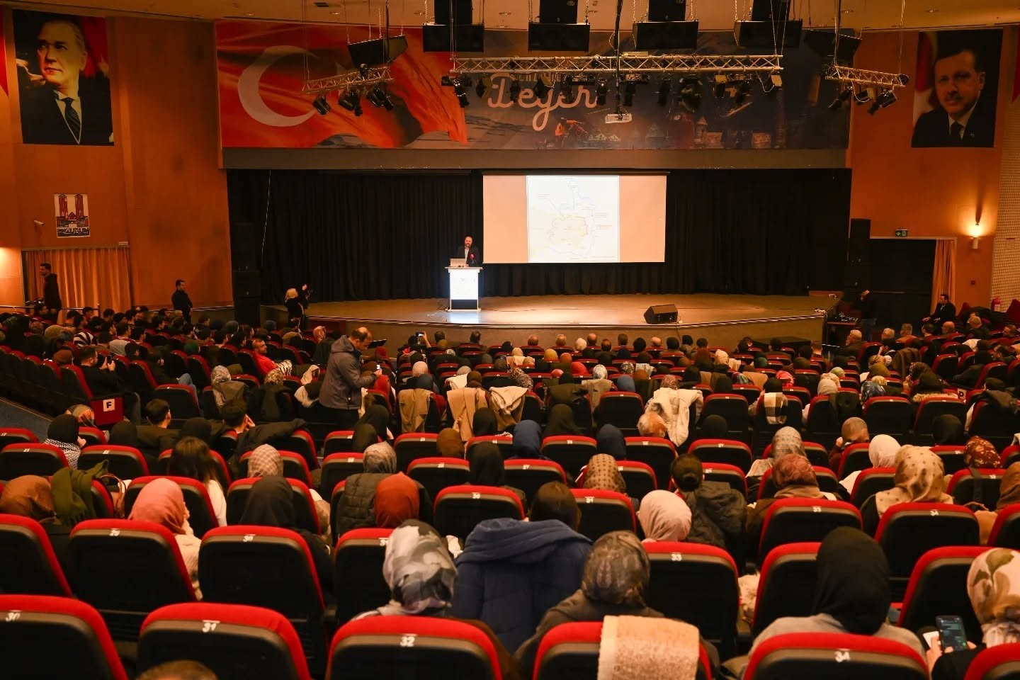 Erzurum’da "Kudüs’ten Kaşgar’a"  yoğun ilgi
