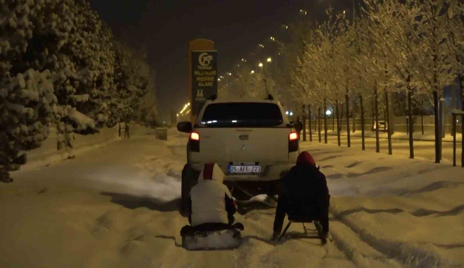Erzurum’da off-roadçuların lastik ve kızaklı kar keyfi
