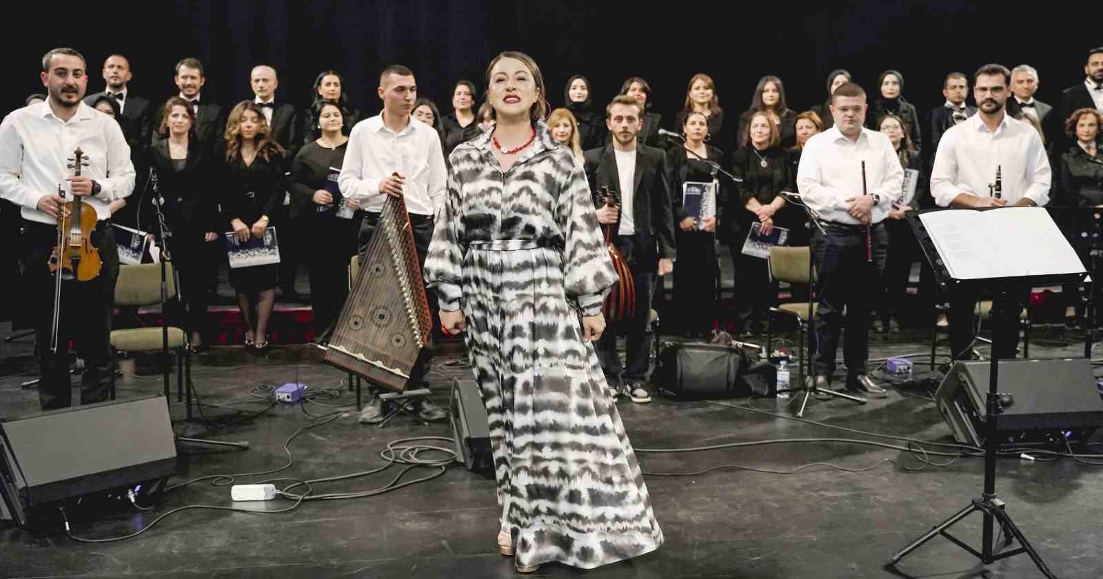 Erzurum’da renkler köprüsü: Baba ve kız aynı sahnede
Erzurum’da renkler köprüsü: Baba ve kız aynı sahnede