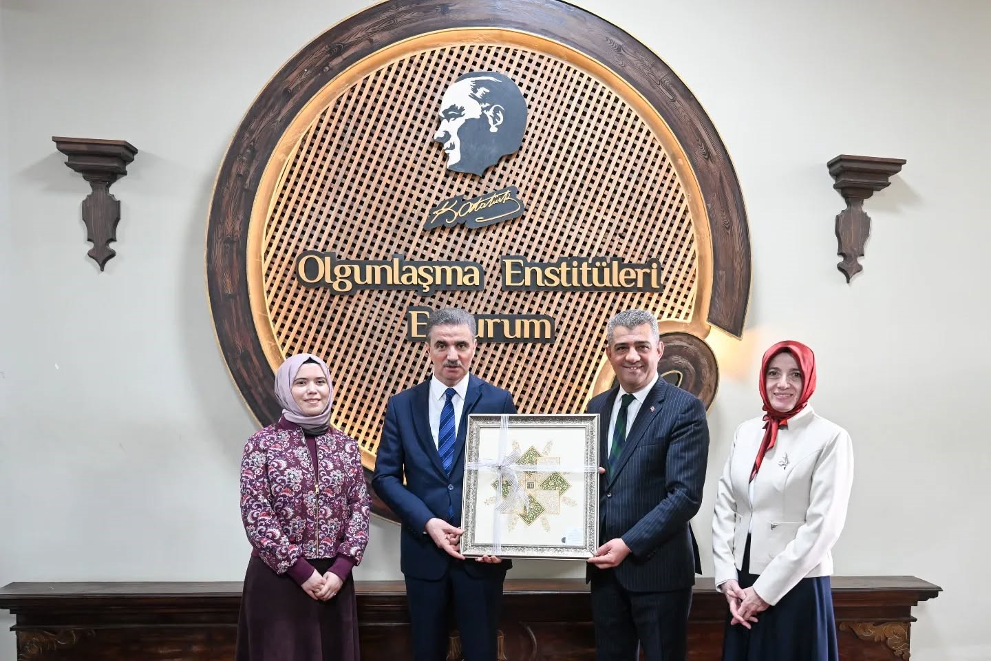 Erzurum’da "Sanatın diliyle değerlerimiz" sergisi açıldı
