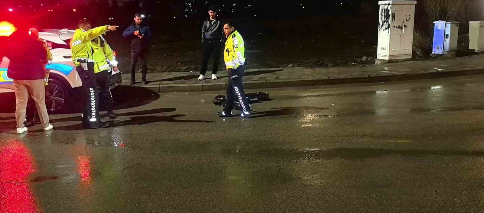 Erzurum’da scooter sürücüsüne araç çarptı: 1 yaralı
