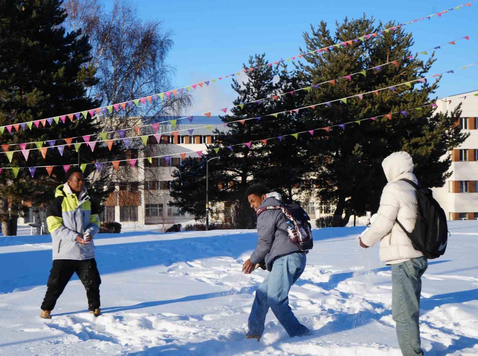 Erzurum’da siyah ile beyazın buluşması
