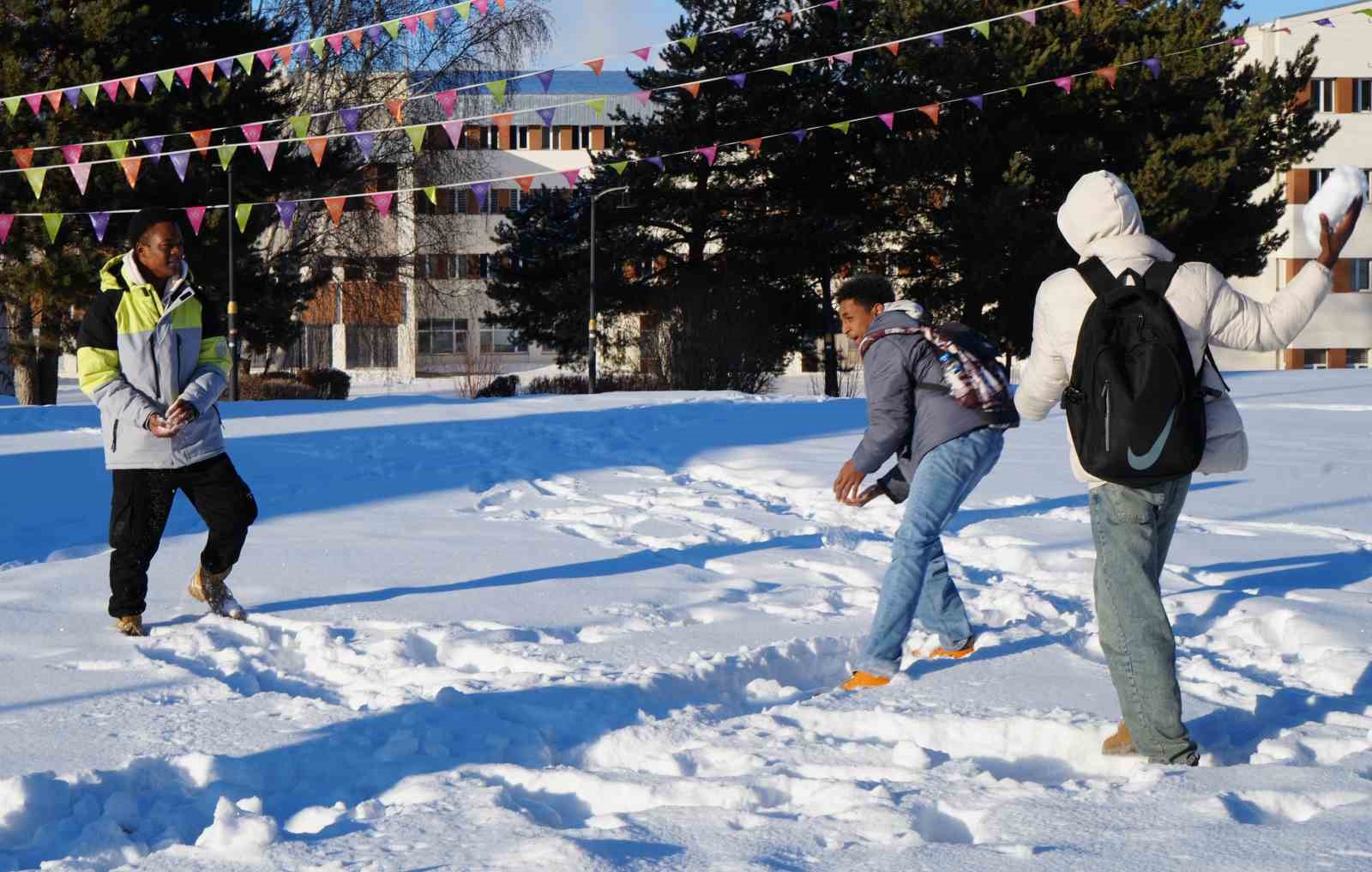 Erzurum’da siyah ile beyazın buluşması
