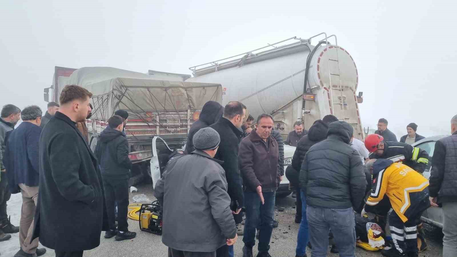 Erzurum’da zincirleme kazada can pazarı yaşandı: 8 ağır yaralı
