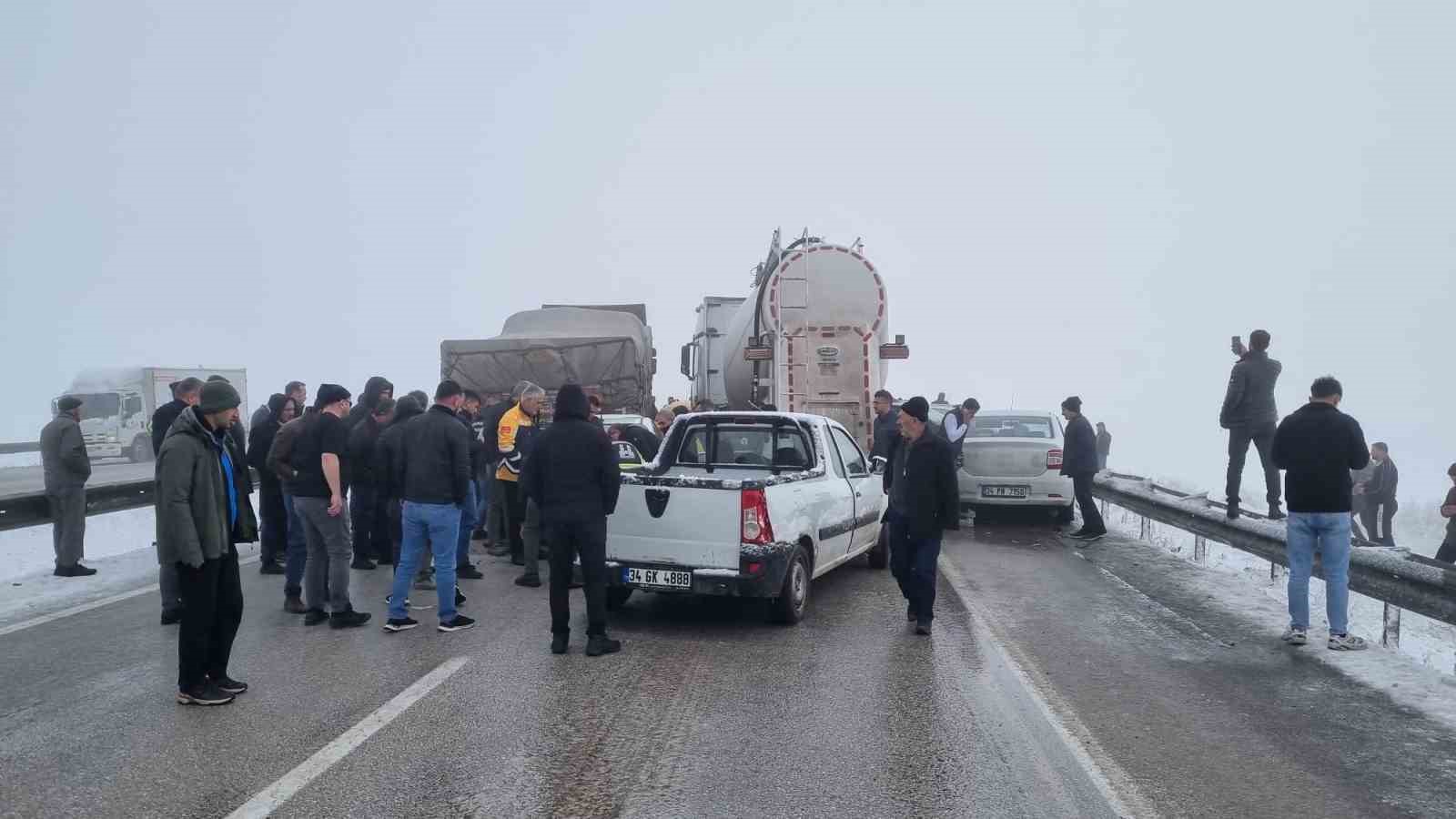 Erzurum’da zincirleme kazada can pazarı yaşandı: 8 ağır yaralı
