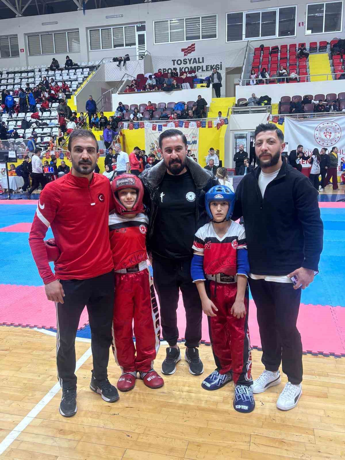 Erzurumlı Kick Boksçular madalyalarla dönüyor
