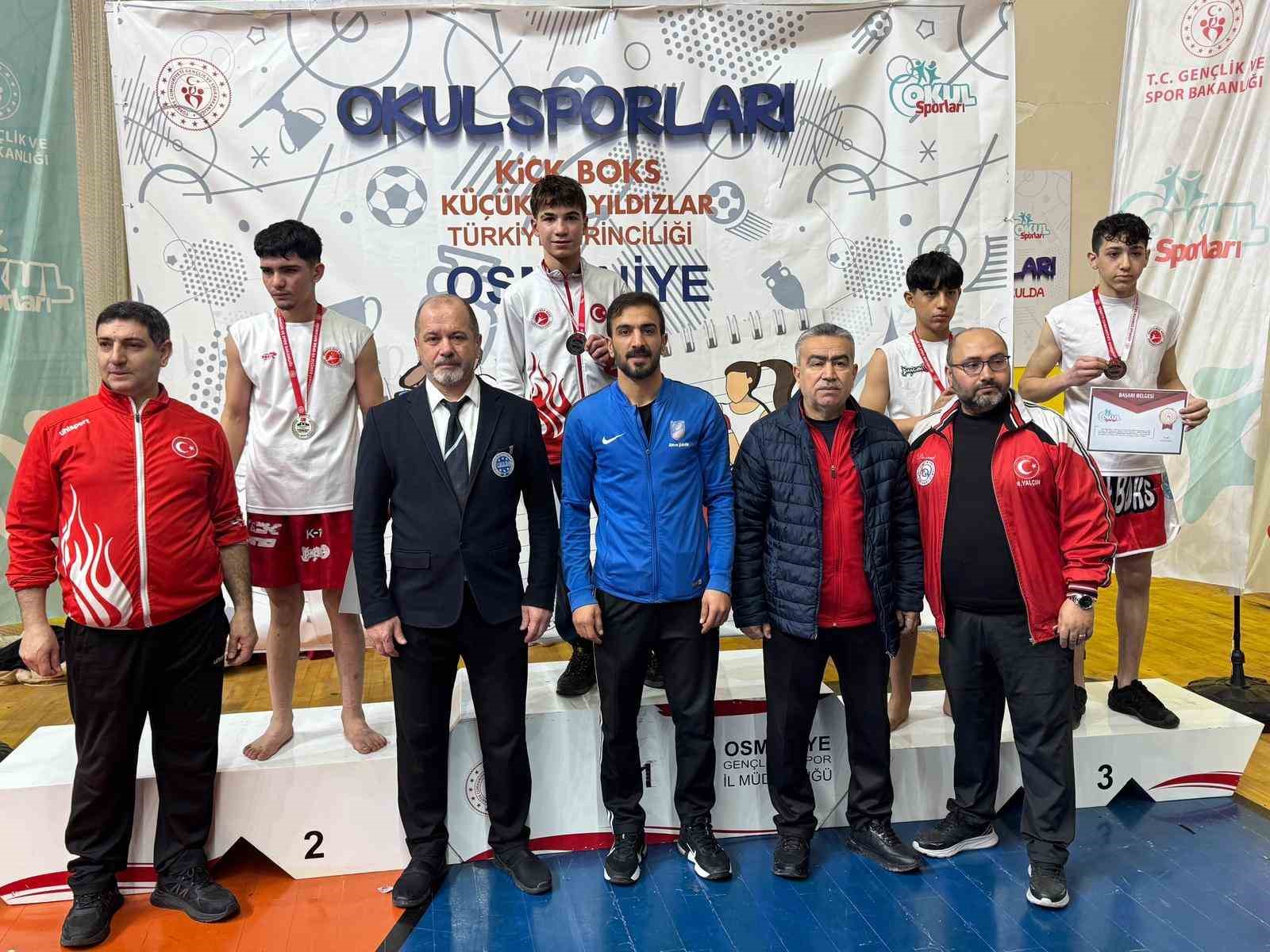 Erzurumlı Kick Boksçular madalyalarla dönüyor
