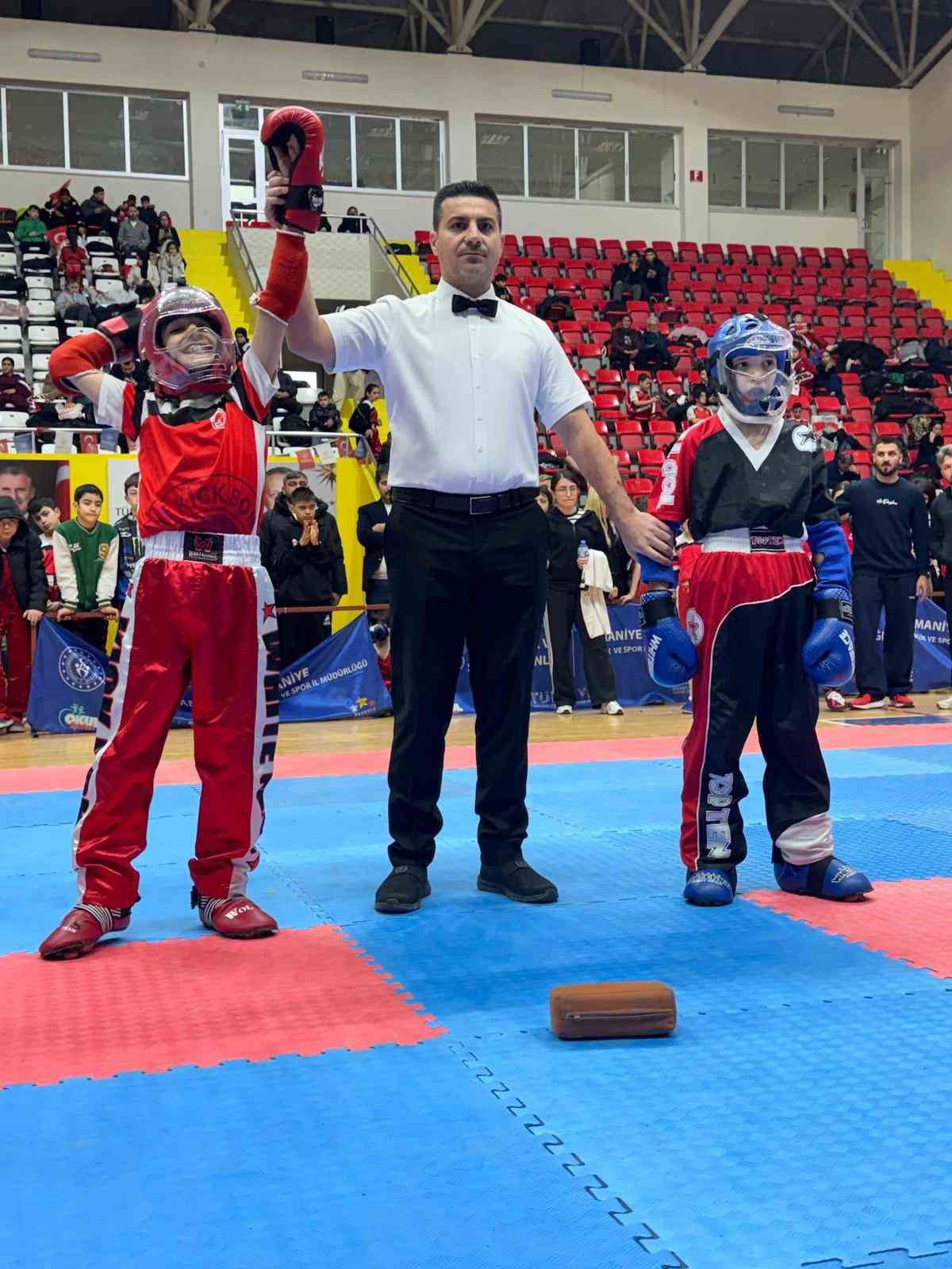 Erzurumlı Kick Boksçular madalyalarla dönüyor
