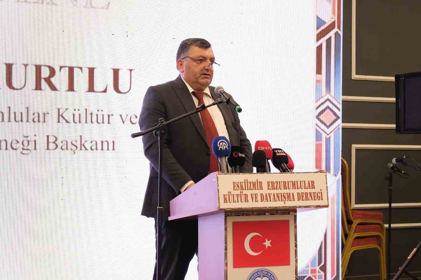 Erzurumlular İzmir’de düzenlenen herfene gecesinde buluştu
