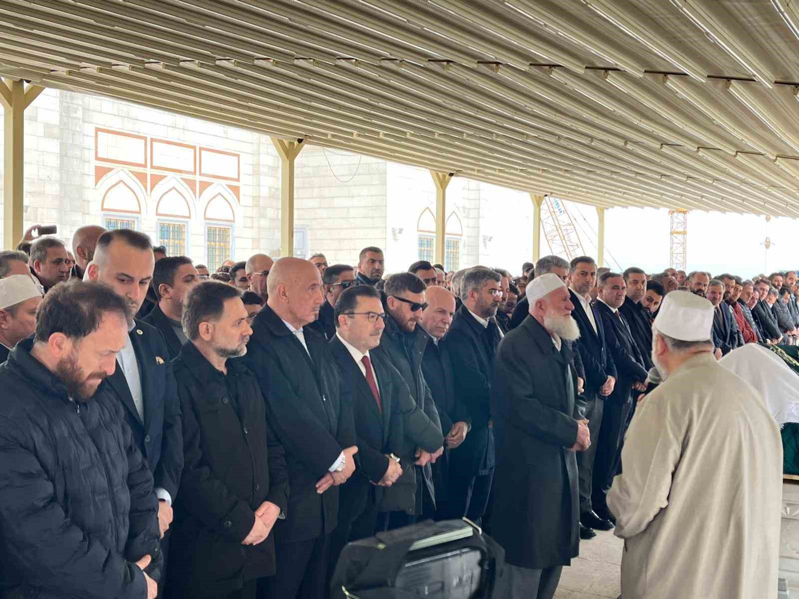 Erzurumspor Başkanı Ahmet Dal’ın annesi Zühal Dal son yolculuğuna uğurlandı
