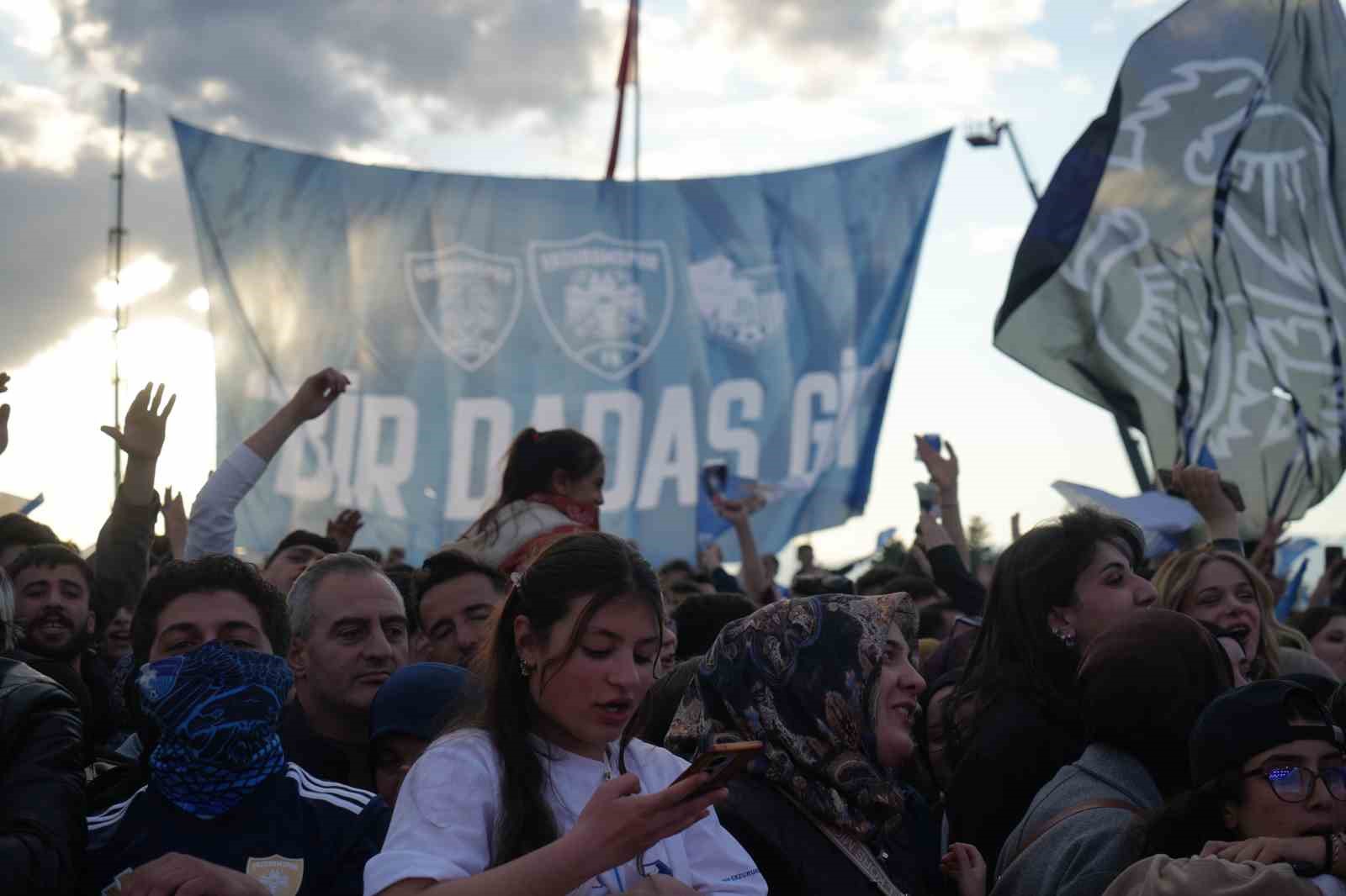 Erzurumspor FK şampiyonluk kupasını aldı
