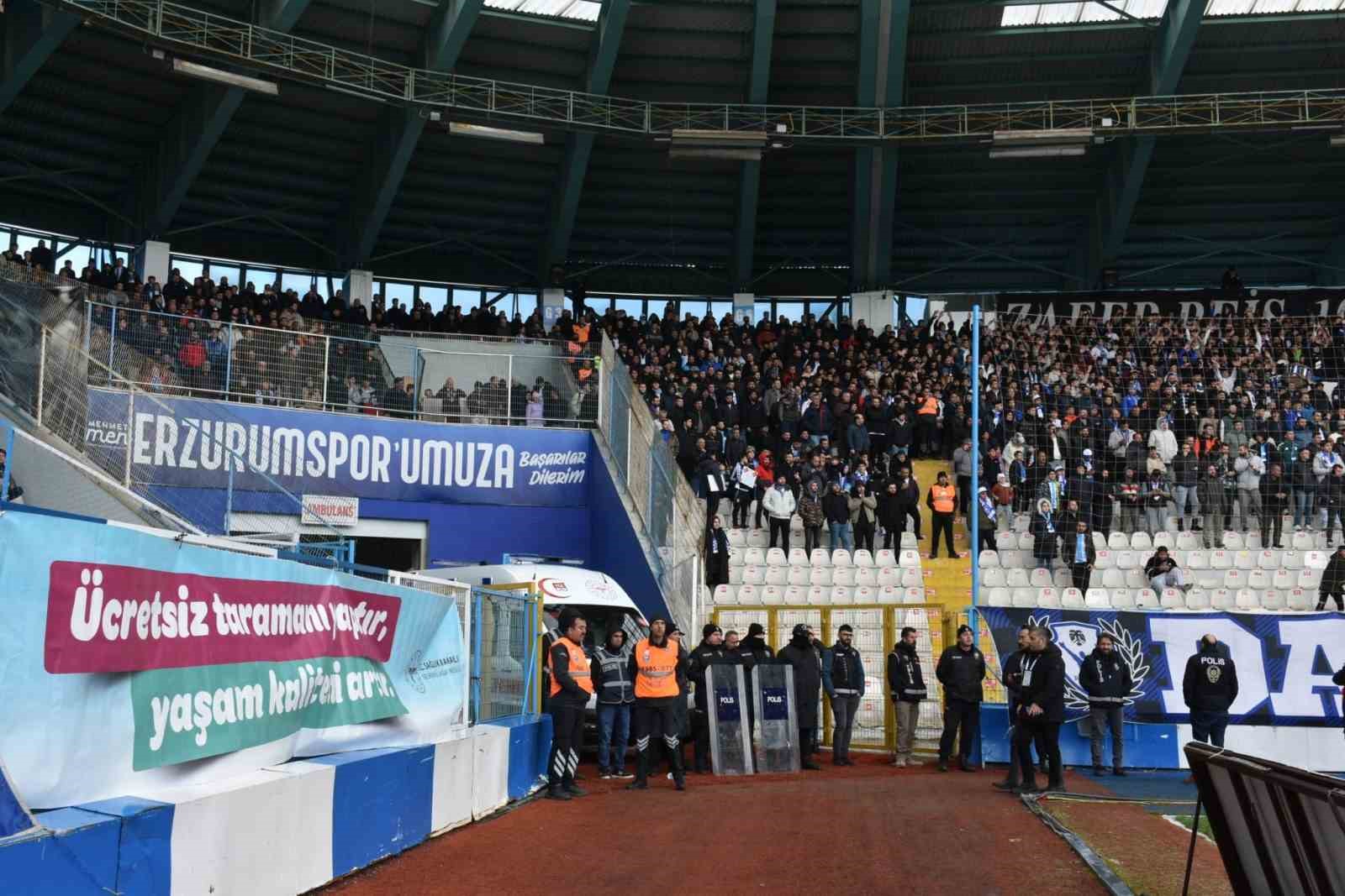 Erzurumspor tribünlerinden anlamlı mesaj: "Ücretsiz taramanı yaptır, yaşam kaliteni artır"
Erzurumspor tribünlerinden anlamlı mesaj: "Ücretsiz taramanı yaptır, yaşam kaliteni artır"