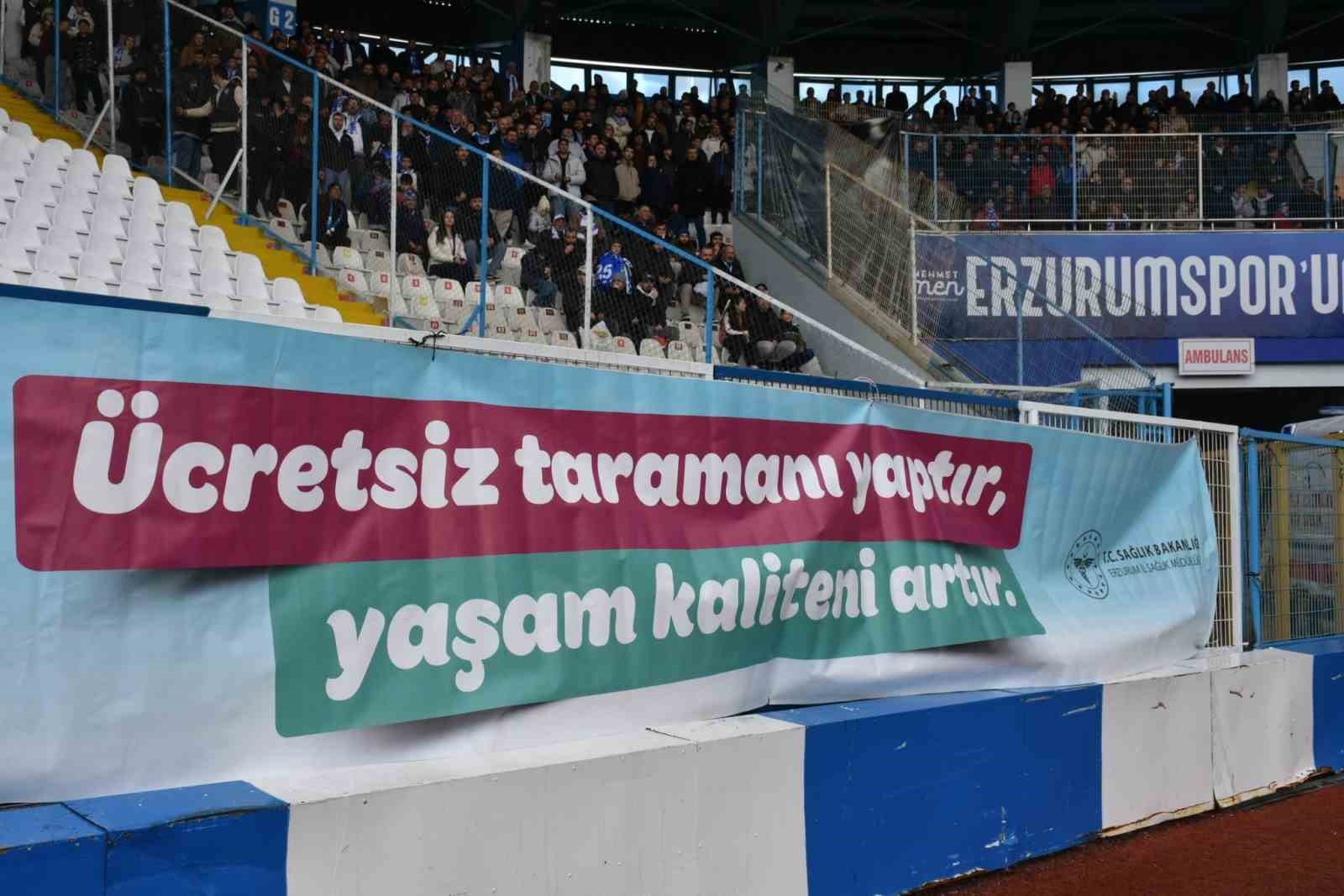 Erzurumspor tribünlerinden anlamlı mesaj: "Ücretsiz taramanı yaptır, yaşam kaliteni artır"
Erzurumspor tribünlerinden anlamlı mesaj: "Ücretsiz taramanı yaptır, yaşam kaliteni artır"