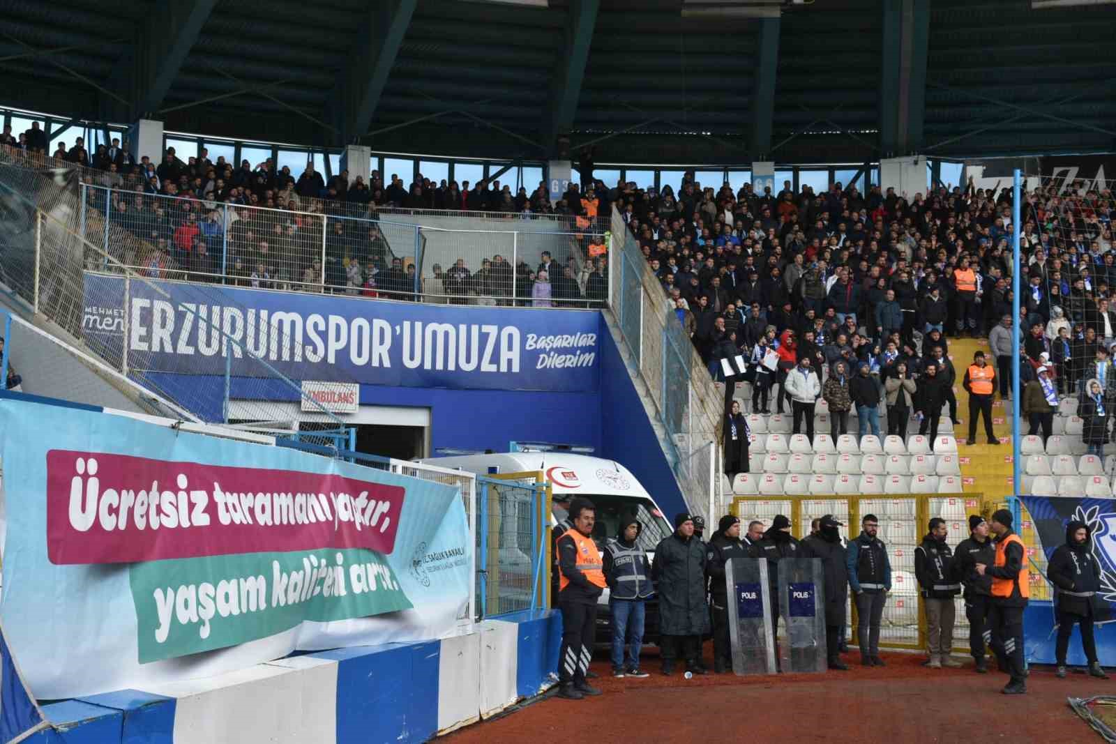 Erzurumspor tribünlerinden anlamlı mesaj: "Ücretsiz taramanı yaptır, yaşam kaliteni artır"
Erzurumspor tribünlerinden anlamlı mesaj: "Ücretsiz taramanı yaptır, yaşam kaliteni artır"