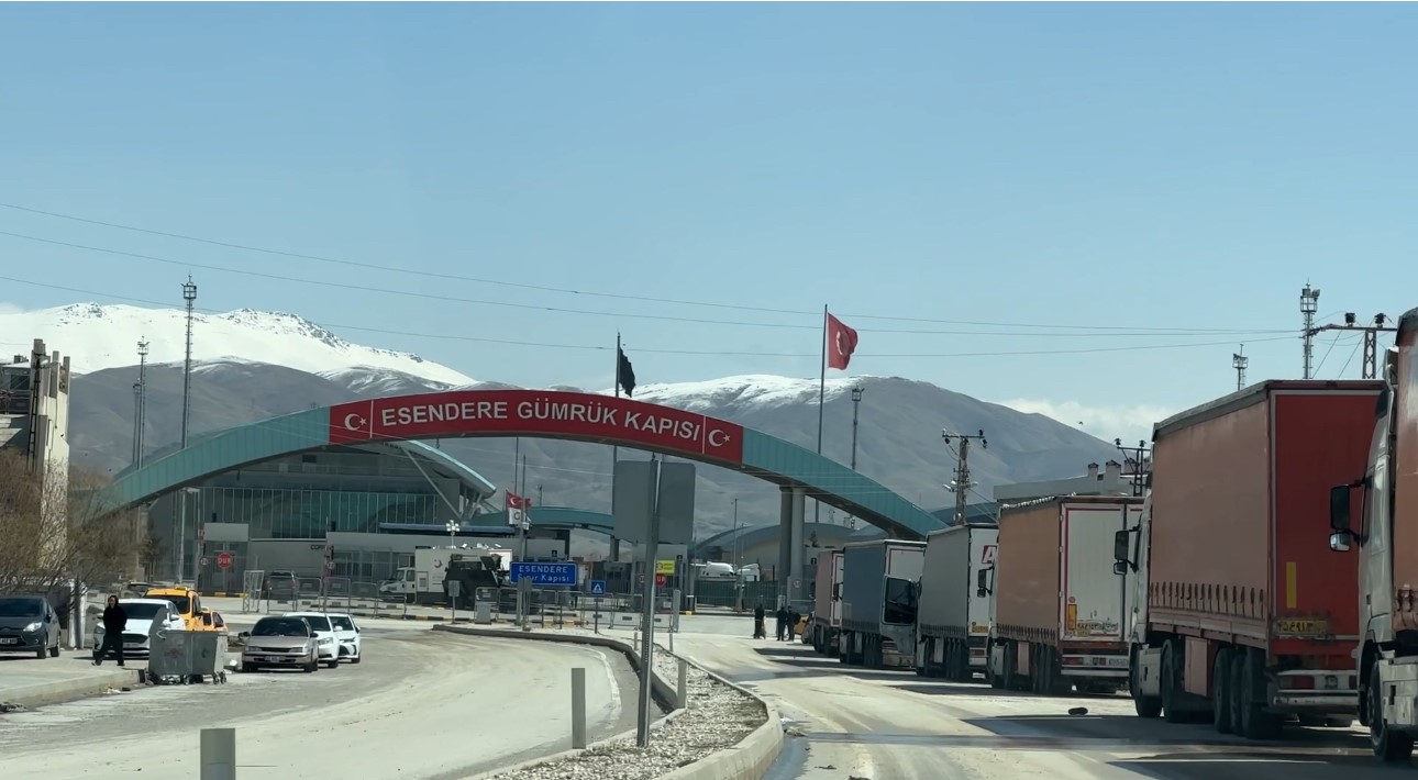 Esendere Sınır Kapısı’nda "güvenli geçiş" mesaisi sürüyor
