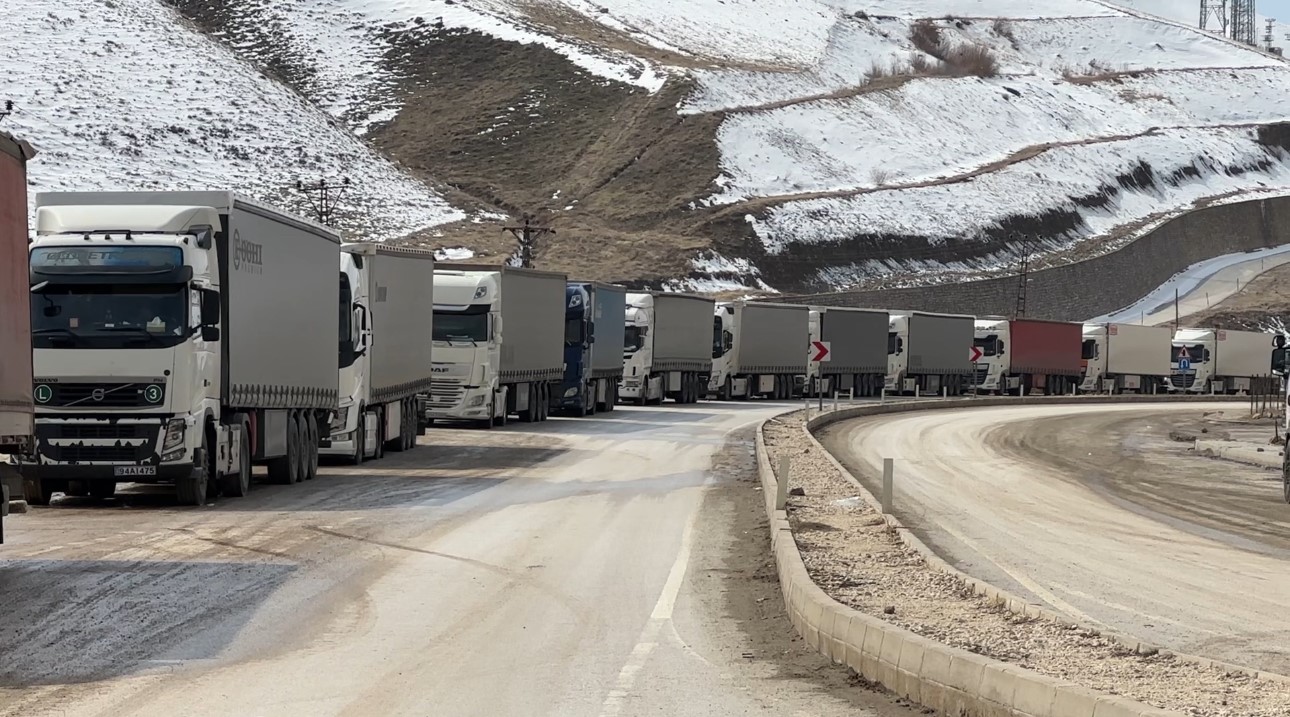 Esendere Sınır Kapısı’nda sessiz bekleyiş sürüyor
