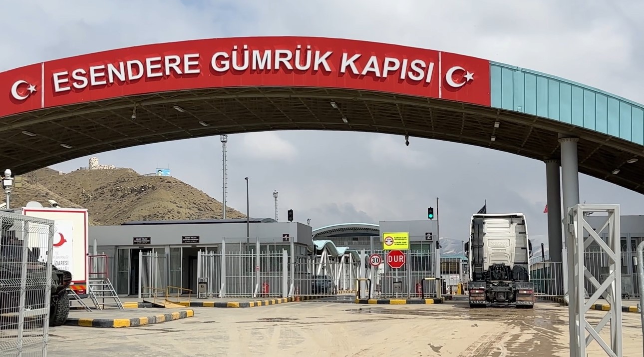 Esendere Sınır Kapısı’nda sessiz bekleyiş sürüyor
