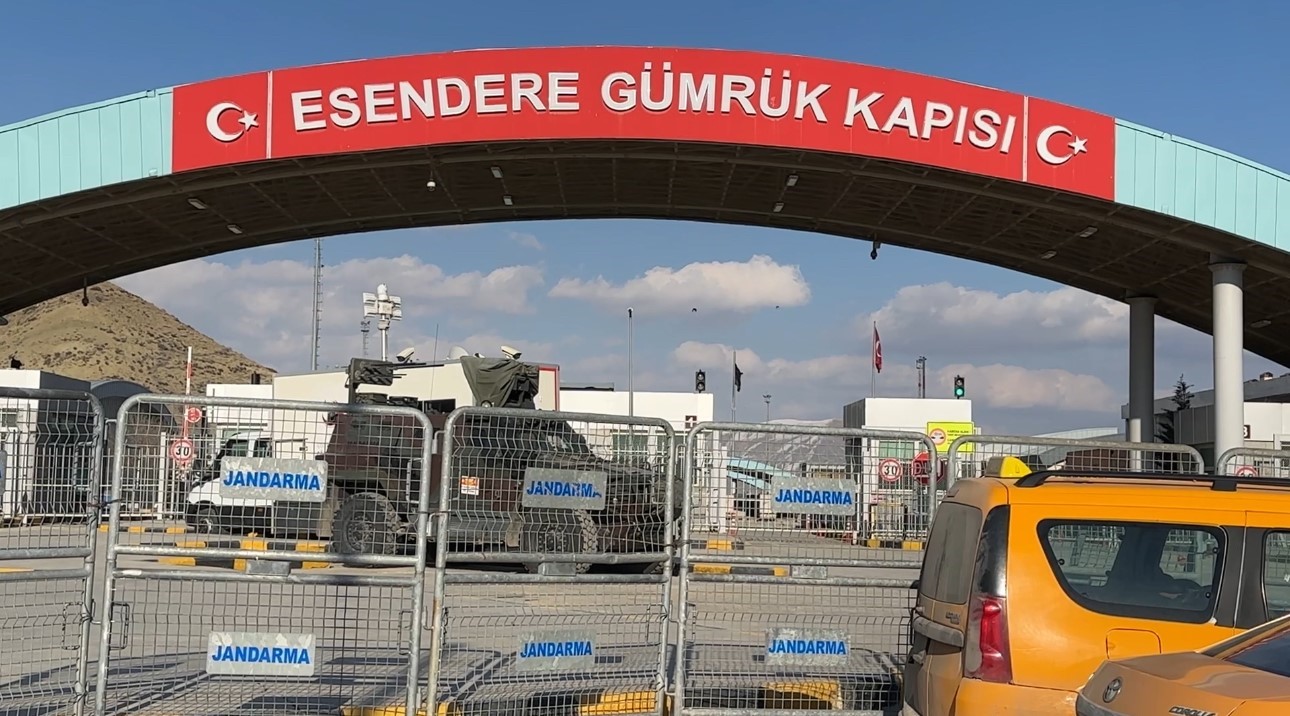 Esendere Sınır Kapısı’nda sessiz bekleyiş
