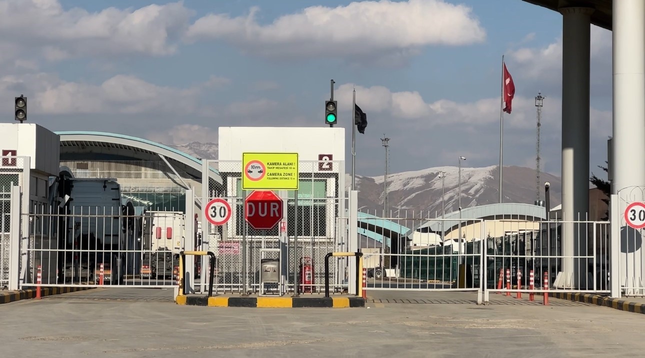 Esendere Sınır Kapısı’nda sessiz bekleyiş
