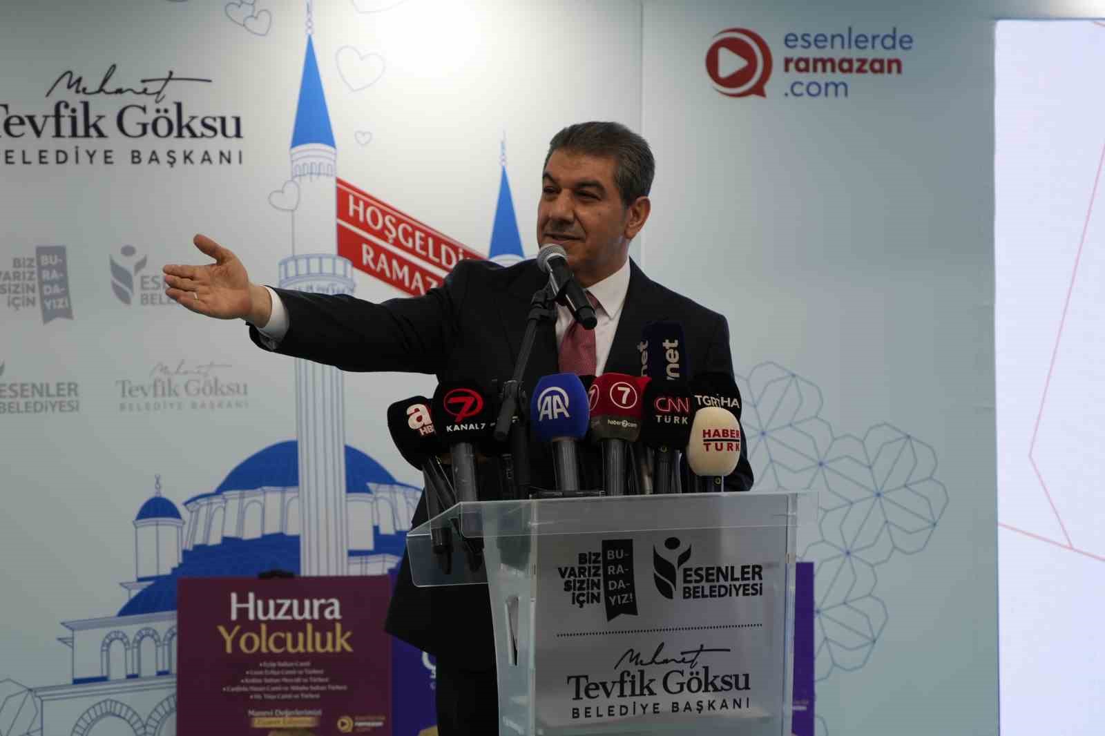 Esenler Belediye Başkanı Mehmet Tevfik Göksu’ya ilahi sürprizi
