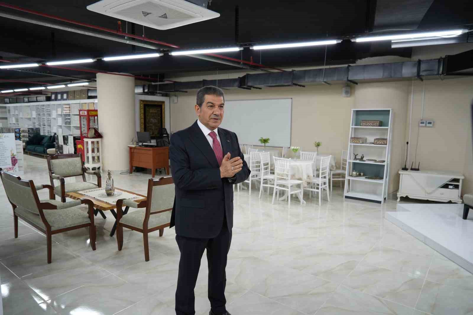 Esenler Belediye Başkanı Mehmet Tevfik Göksu’ya ilahi sürprizi
