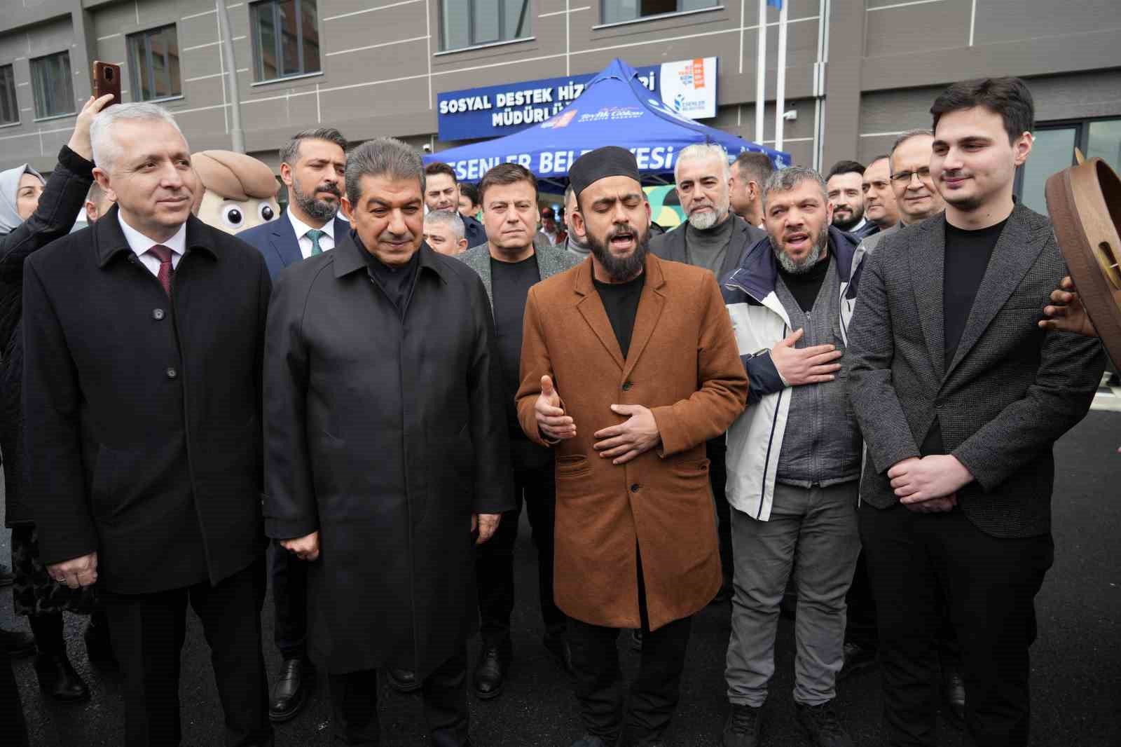 Esenler Belediye Başkanı Mehmet Tevfik Göksu’ya ilahi sürprizi
