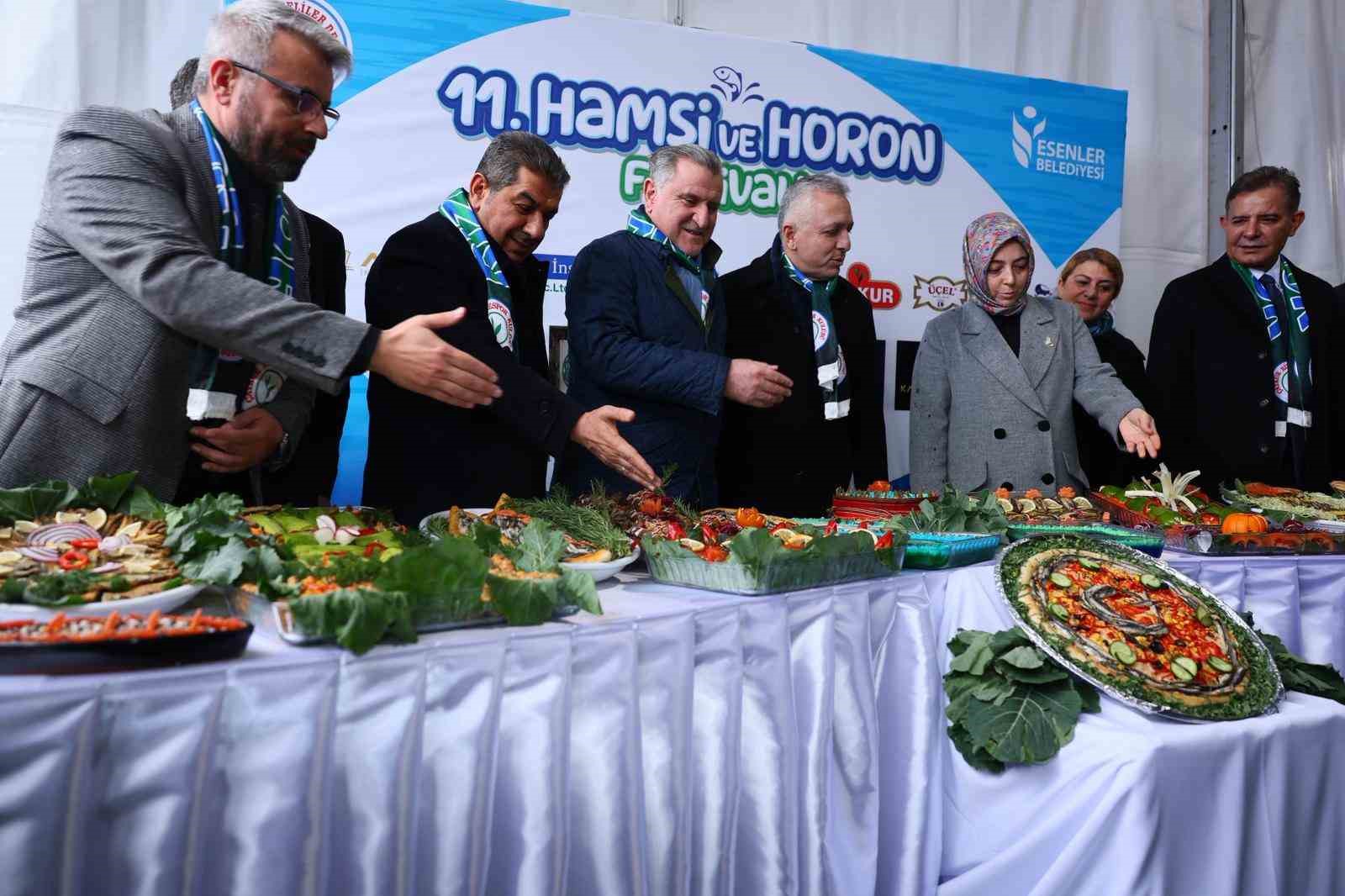 Esenler’de 11. Hamsi ve Horon Festivali: 5 ton balık ve helva dağıtıldı
