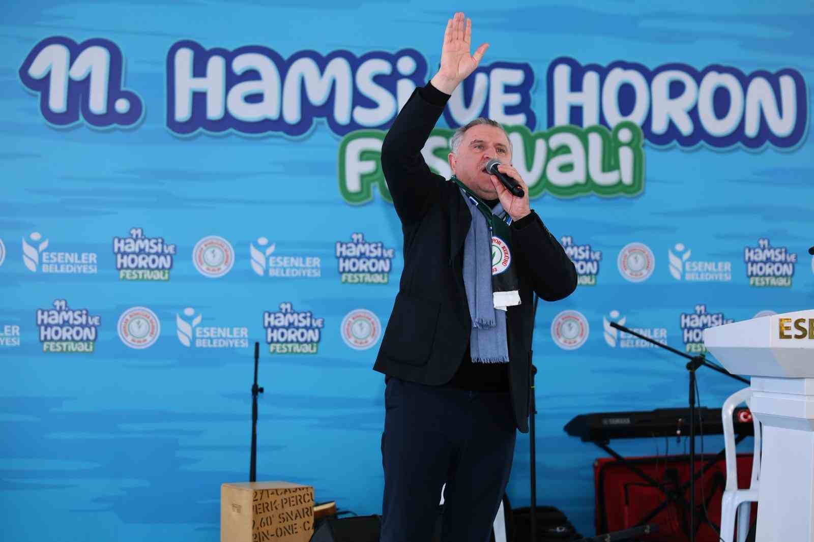 Esenler’de 11. Hamsi ve Horon Festivali: 5 ton balık ve helva dağıtıldı

