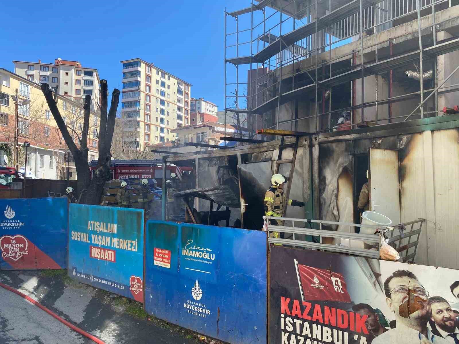 Esenler’de İBB şantiyesinde yangın: 3 konteyner zarar gördü
