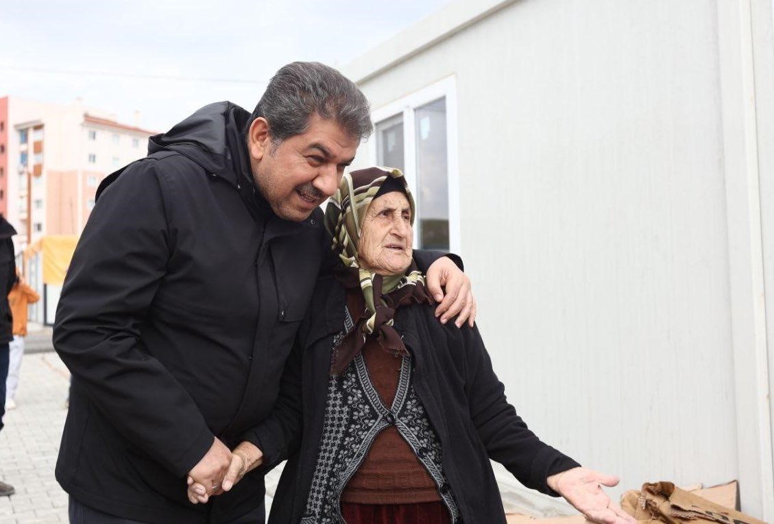 Esenler’de Sosyal Kart ile emeklilere anlamlı destek
