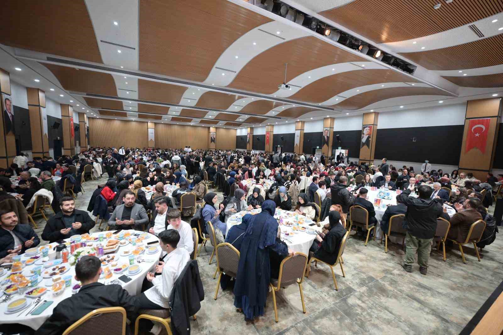 Esenyurt Belediye Başkan Vekili Aksoy’dan gençlere yönelik yatırım atağı
