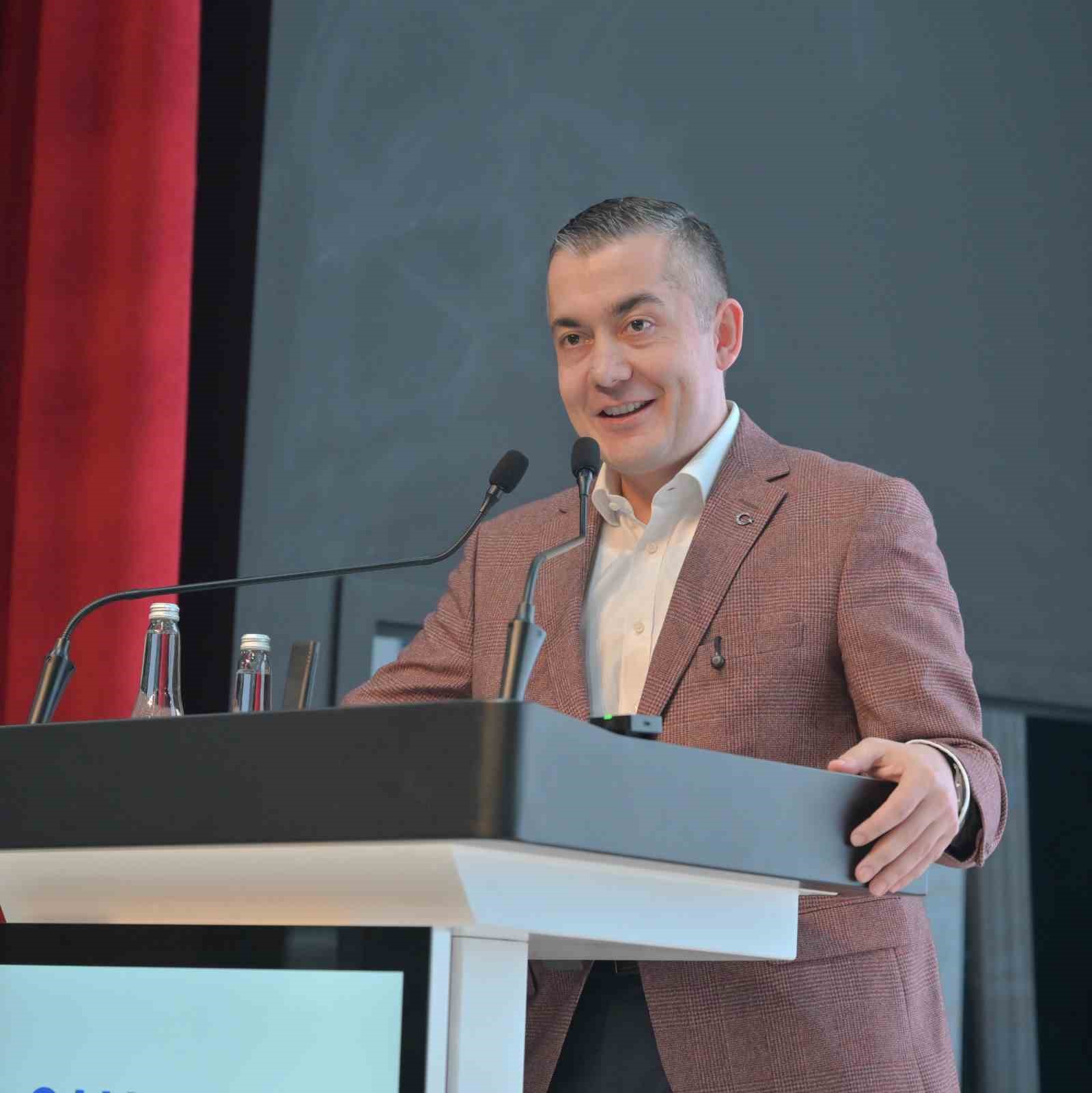 Esenyurt Belediye Başkan Vekili Can Aksoy, belediye personeli ile iftar programında bir araya geldi
